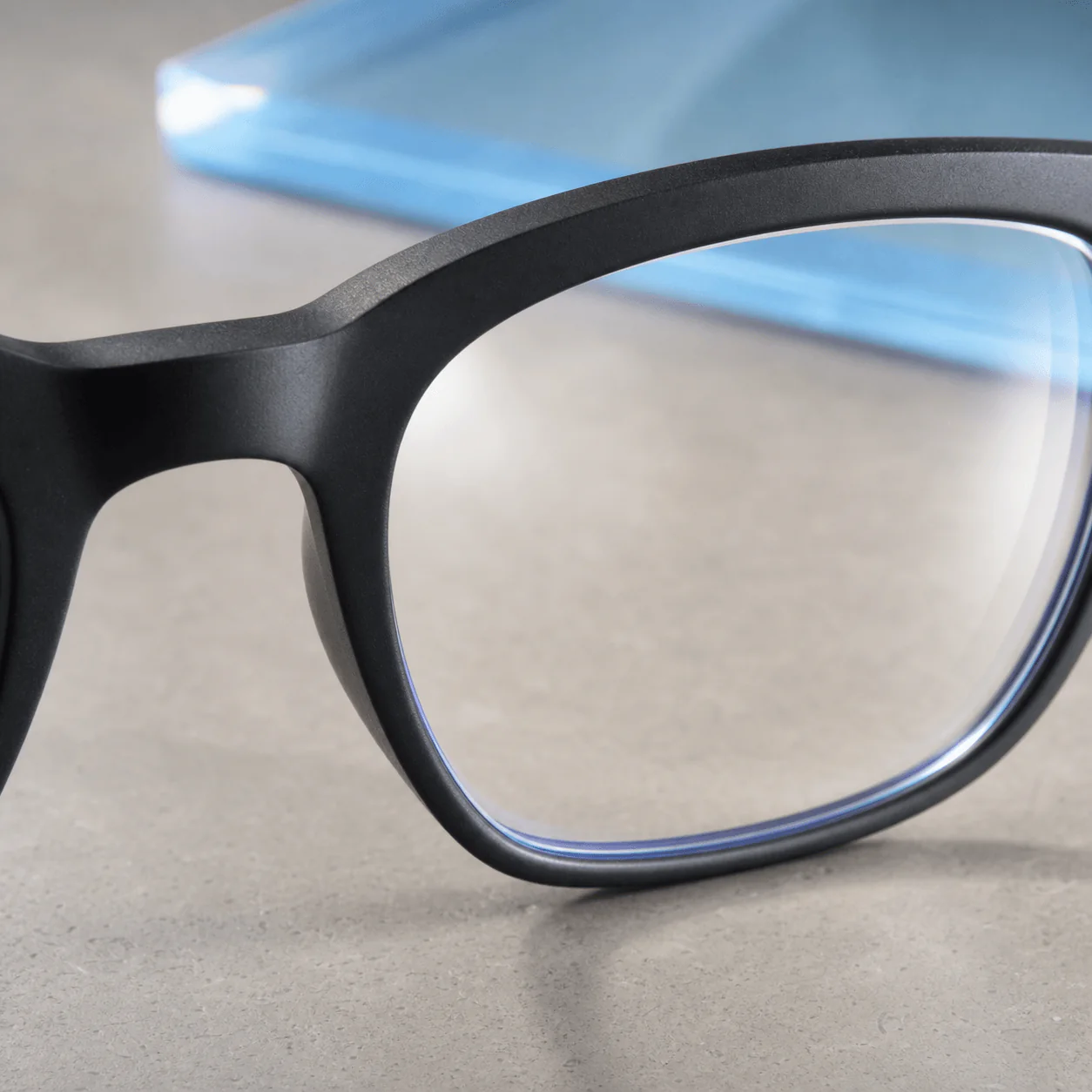 BlueGuard Desk Lens material detail