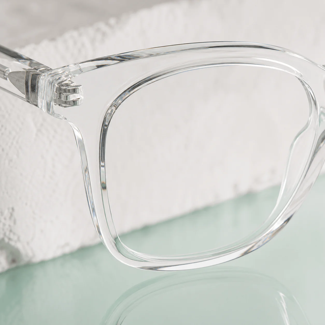 Studio Clear Frame material detail
