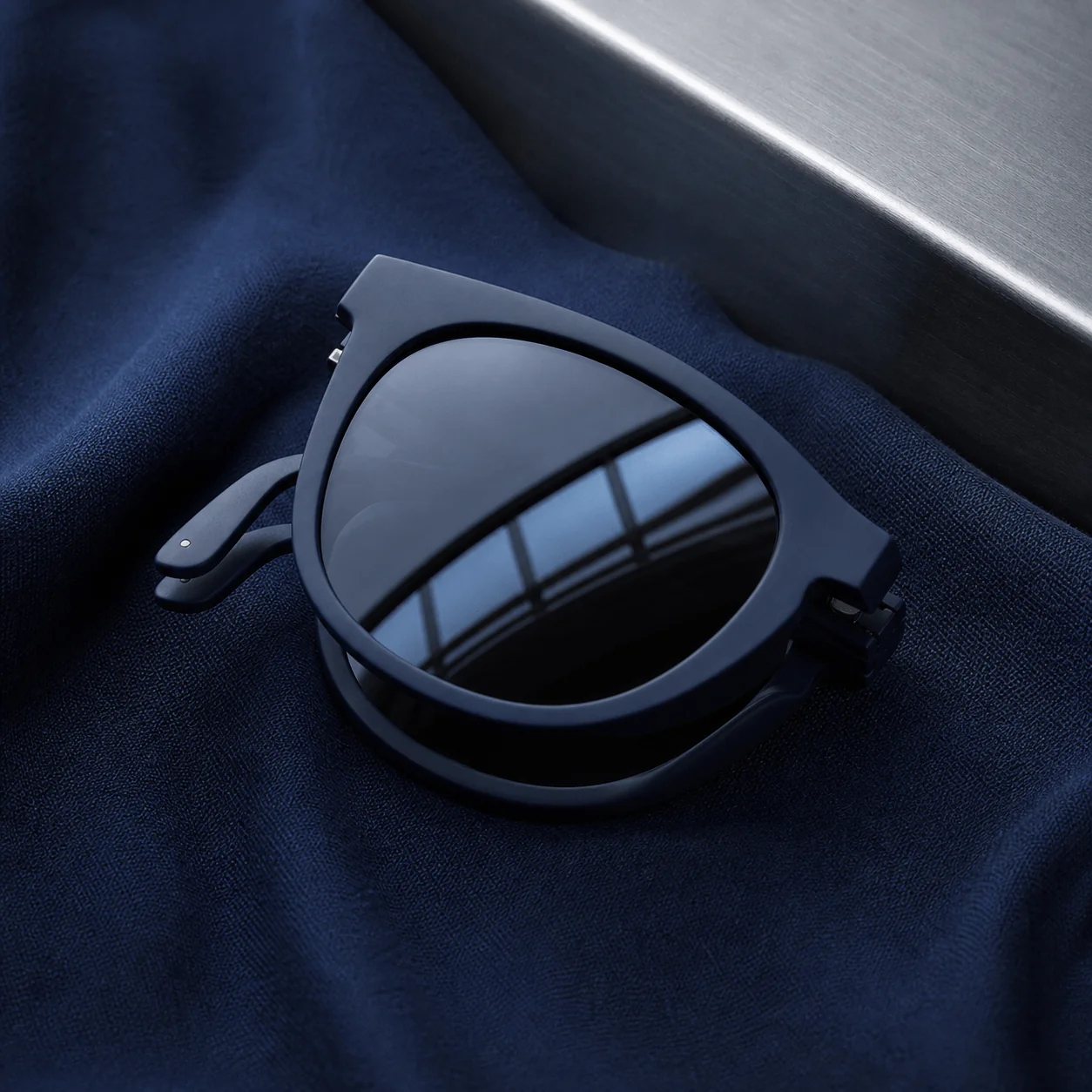 Voyage Foldable Sunglasses lifestyle view